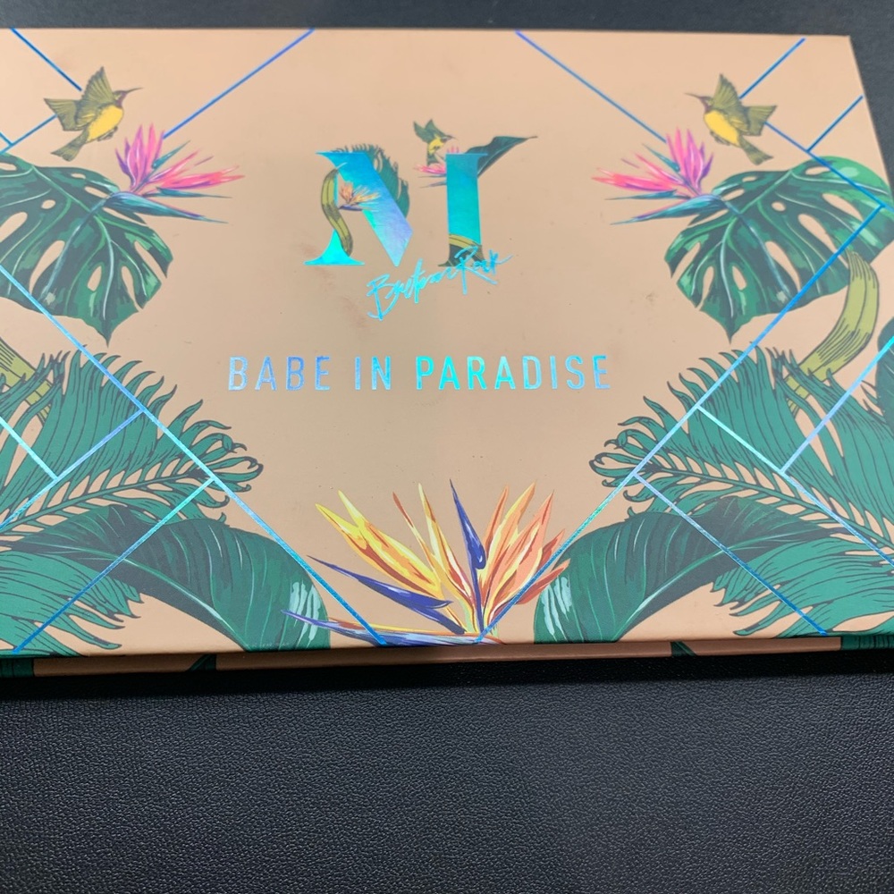 Brennan’s babe in paradise highlighter palette